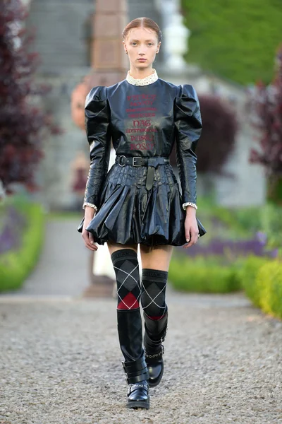 Look 18